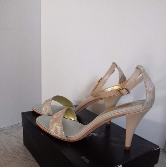 Carlos Santana Shoes - NWT CARLOS SANTANA ANKLE STRAP HEELS